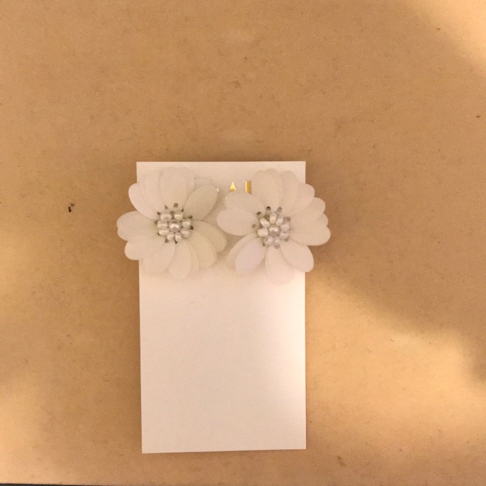 NWT Ever Alice Studio stud flower earrings
